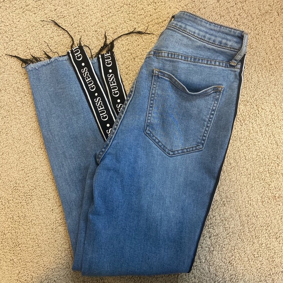 GUESS Super Stretchy Skinny Jeans - Picture 8 of 8